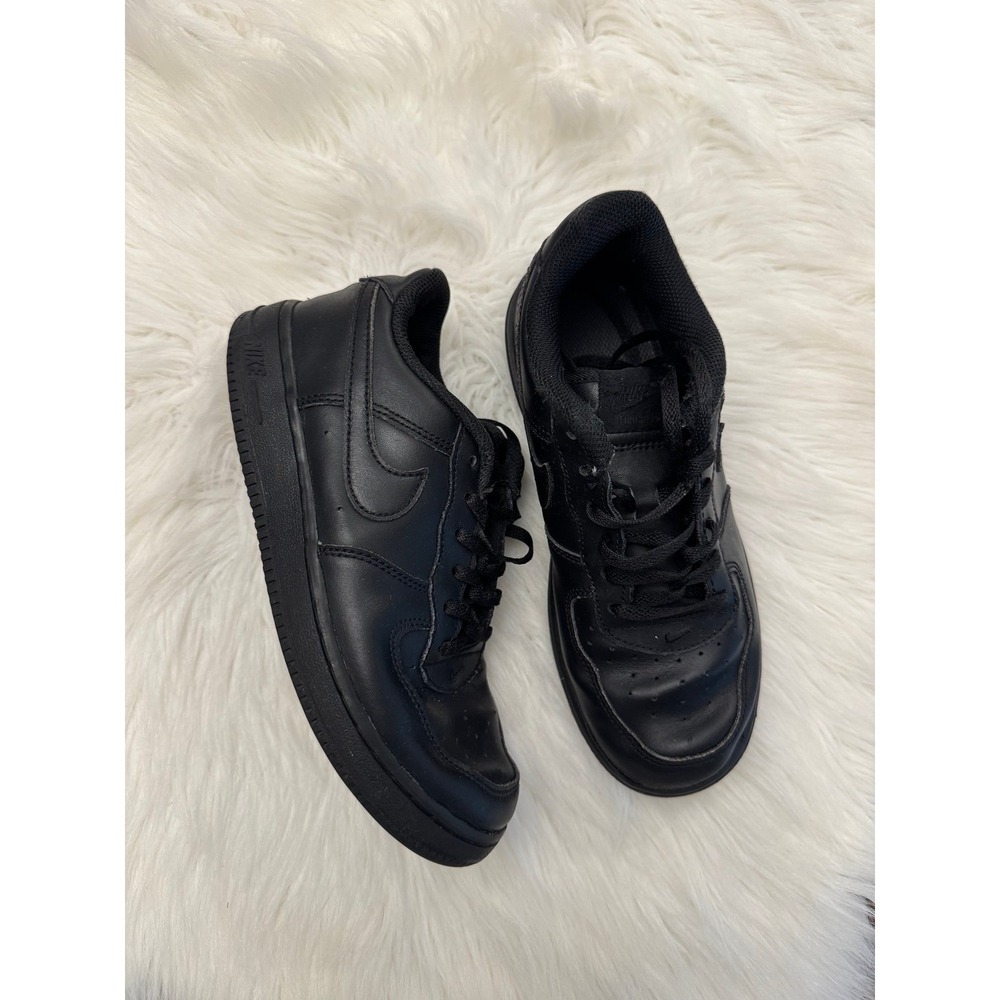 Black Nike sneakers‎ size 3Y